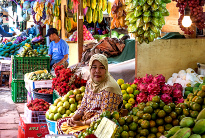 Woman selling fruits in a market in Phillipines