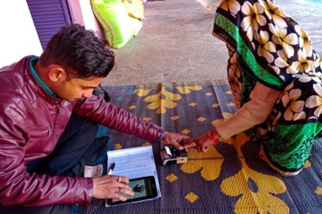 Person lending money to a woman in Asia