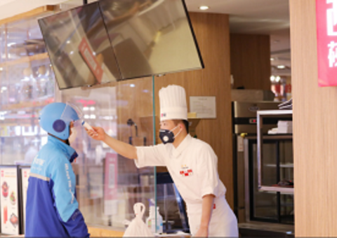 Chef is registering delivery boy's temperature before he takes the food. Courtesy of Alibaba. Delivery boy's temperature taken before he leaves with the food.