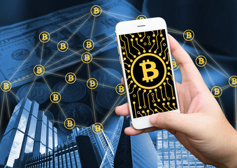 Smart Money: How Smartphones and Blockchains Transform the Economy Smart Money: How Smartphones and Blockchains Transform the Economy